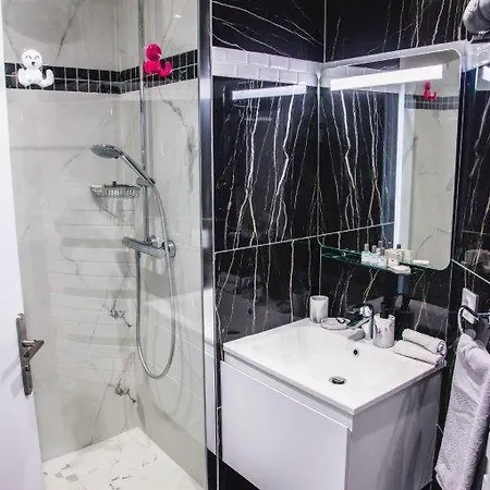Paris Flat 80 M Carree Appt 104 F4 Grd Paris Apartment *